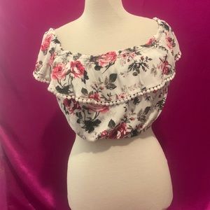 Ambiance size L, off or on the shoulder . Crop style . Like new . White pink